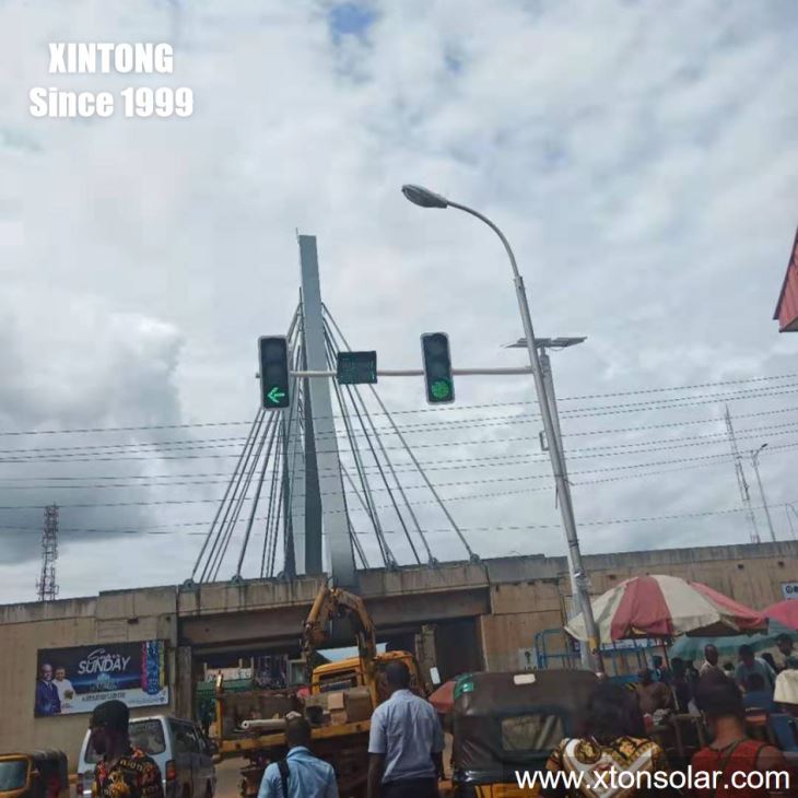 Octagonal Solar Traffic Light Pole